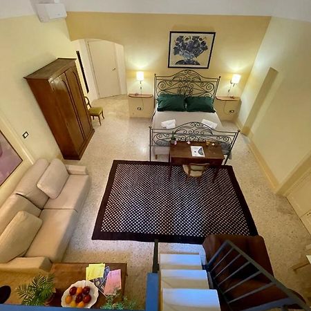 4 Balconi Rooms- Dimora Arditi B&B Lecce Exteriör bild