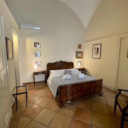 4 Balconi Rooms- Dimora Arditi B&B Lecce Exteriör bild
