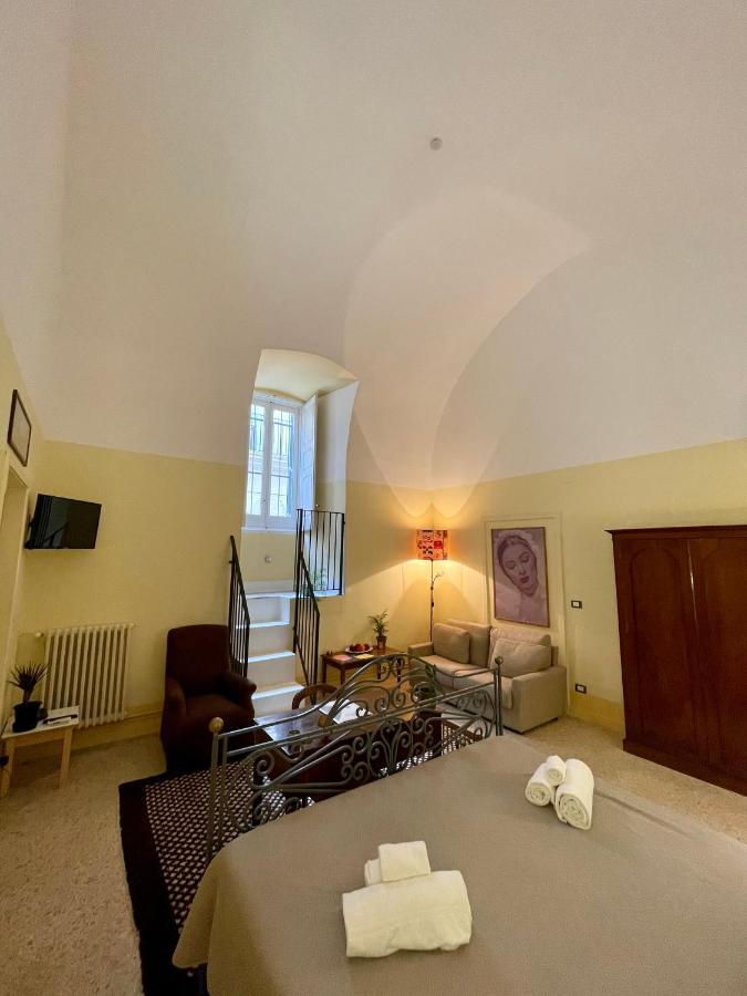 4 Balconi Rooms- Dimora Arditi B&B Lecce Exteriör bild