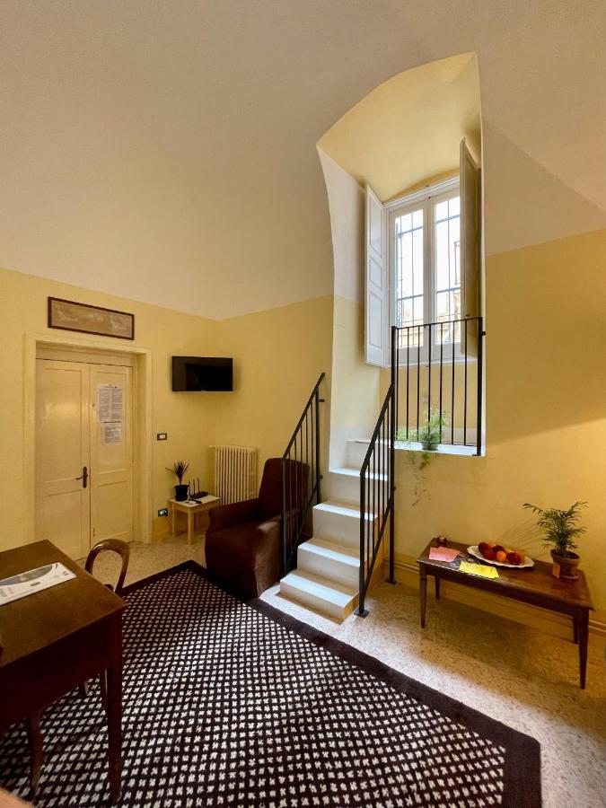 4 Balconi Rooms- Dimora Arditi B&B Lecce Exteriör bild