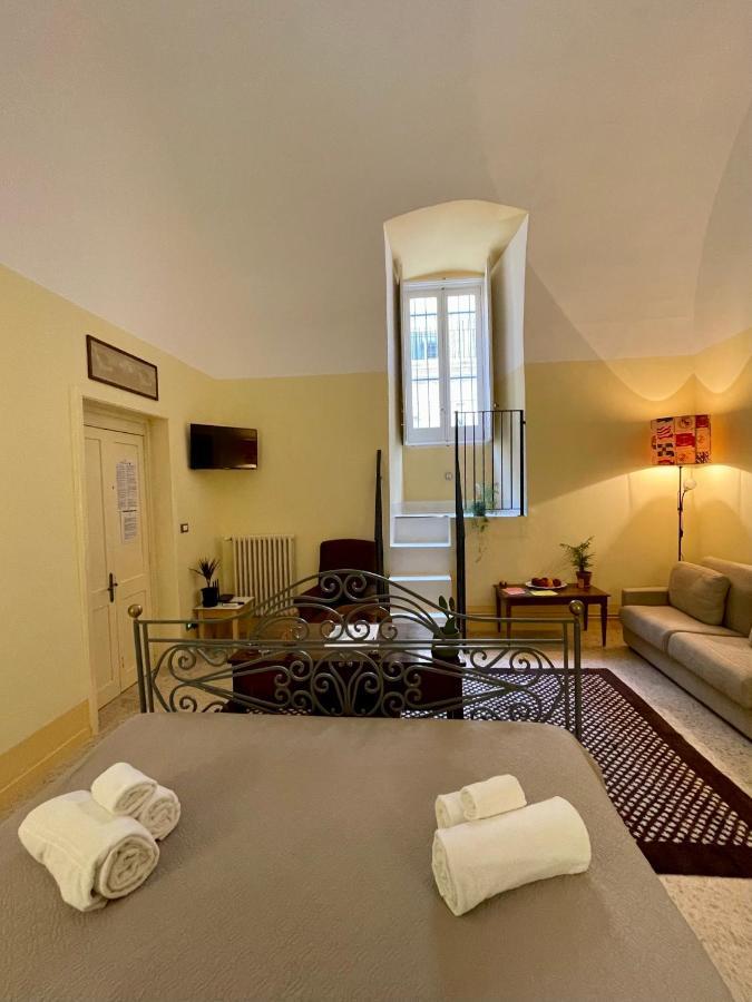 4 Balconi Rooms- Dimora Arditi B&B Lecce Exteriör bild