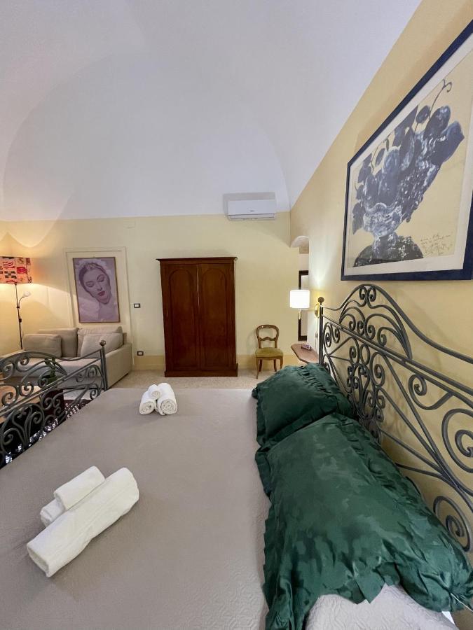 4 Balconi Rooms- Dimora Arditi B&B Lecce Exteriör bild