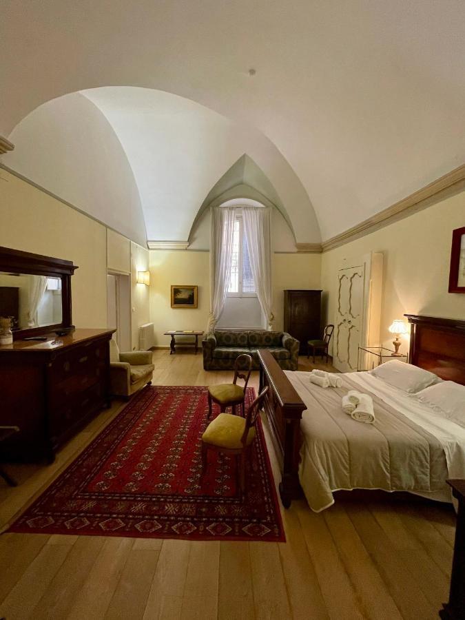 4 Balconi Rooms- Dimora Arditi B&B Lecce Exteriör bild