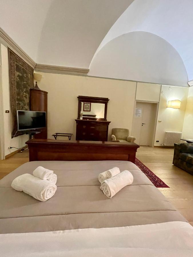 4 Balconi Rooms- Dimora Arditi B&B Lecce Exteriör bild