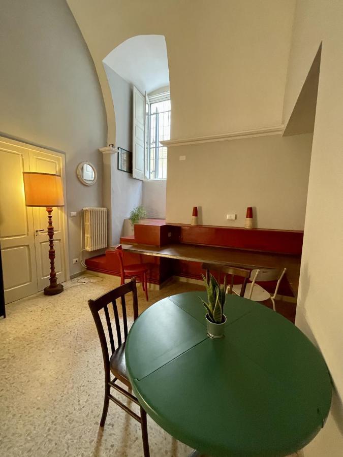 4 Balconi Rooms- Dimora Arditi B&B Lecce Exteriör bild