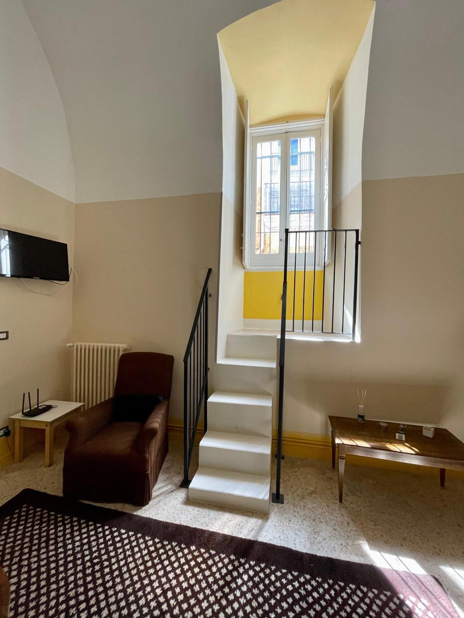 4 Balconi Rooms- Dimora Arditi B&B Lecce Exteriör bild