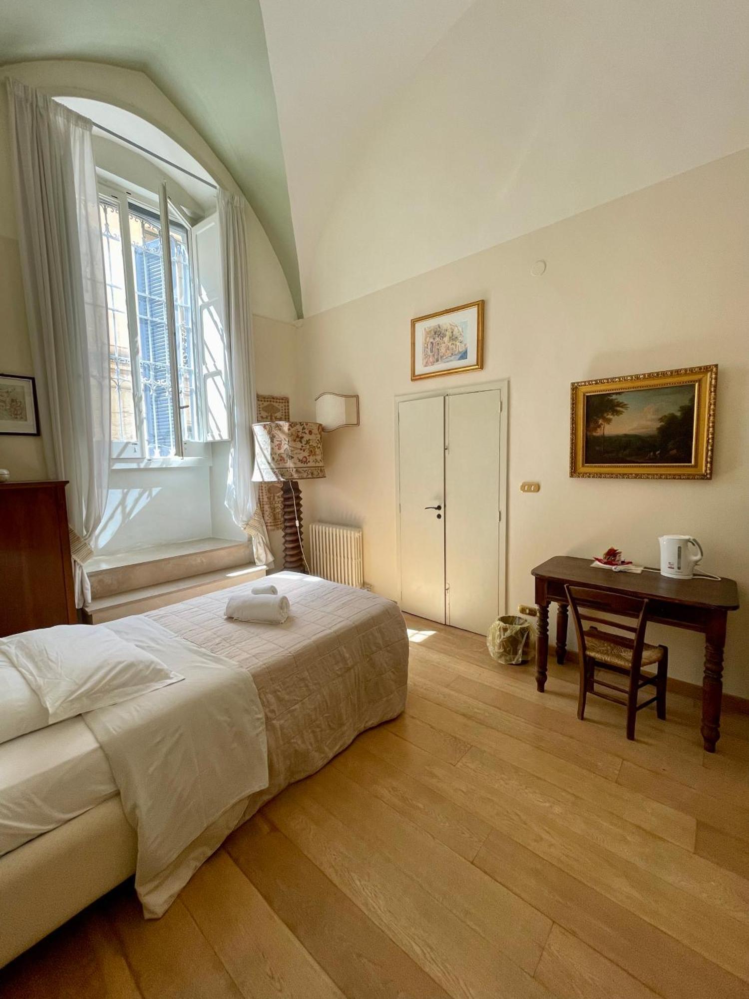 4 Balconi Rooms- Dimora Arditi B&B Lecce Exteriör bild
