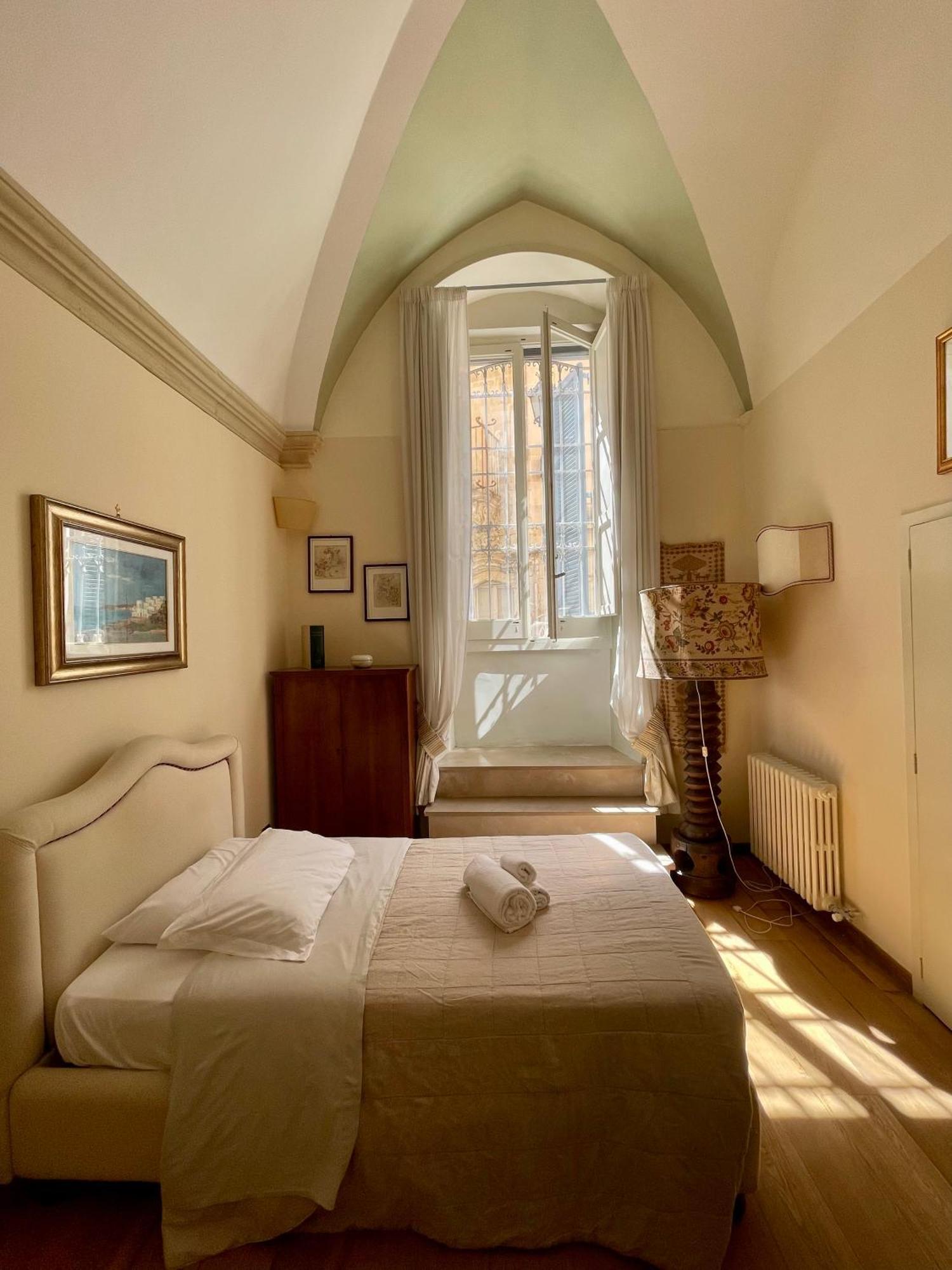 4 Balconi Rooms- Dimora Arditi B&B Lecce Exteriör bild