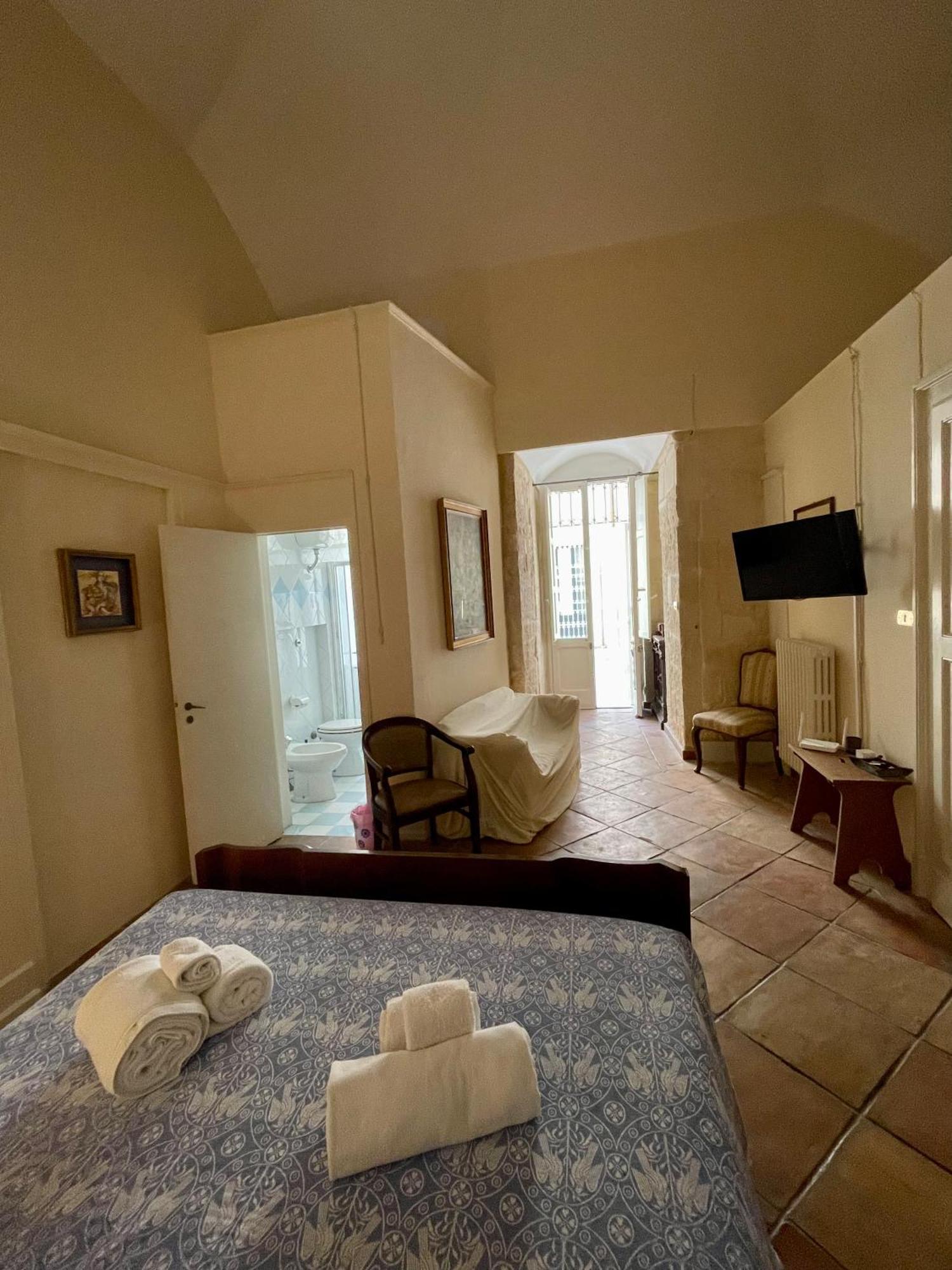 4 Balconi Rooms- Dimora Arditi B&B Lecce Exteriör bild