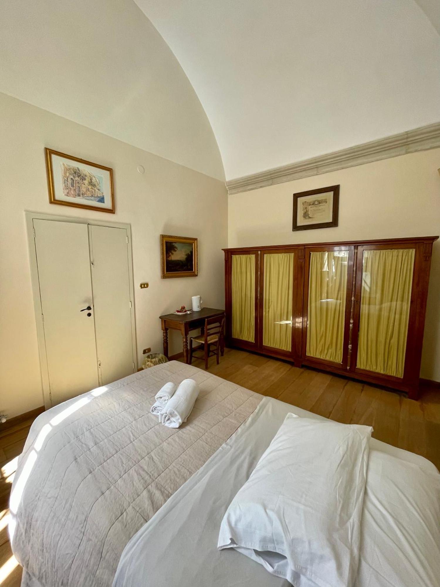 4 Balconi Rooms- Dimora Arditi B&B Lecce Exteriör bild