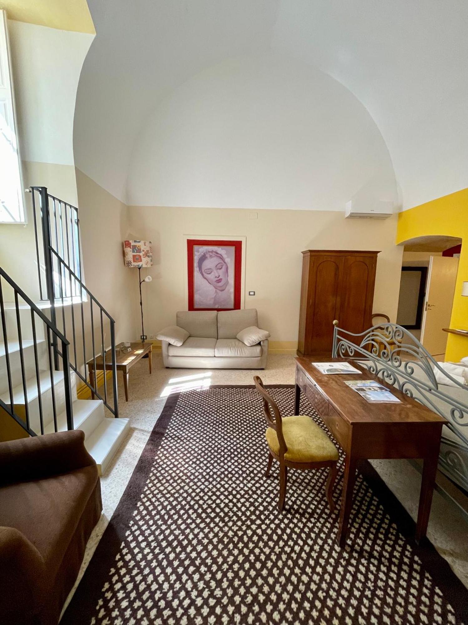 4 Balconi Rooms- Dimora Arditi B&B Lecce Exteriör bild